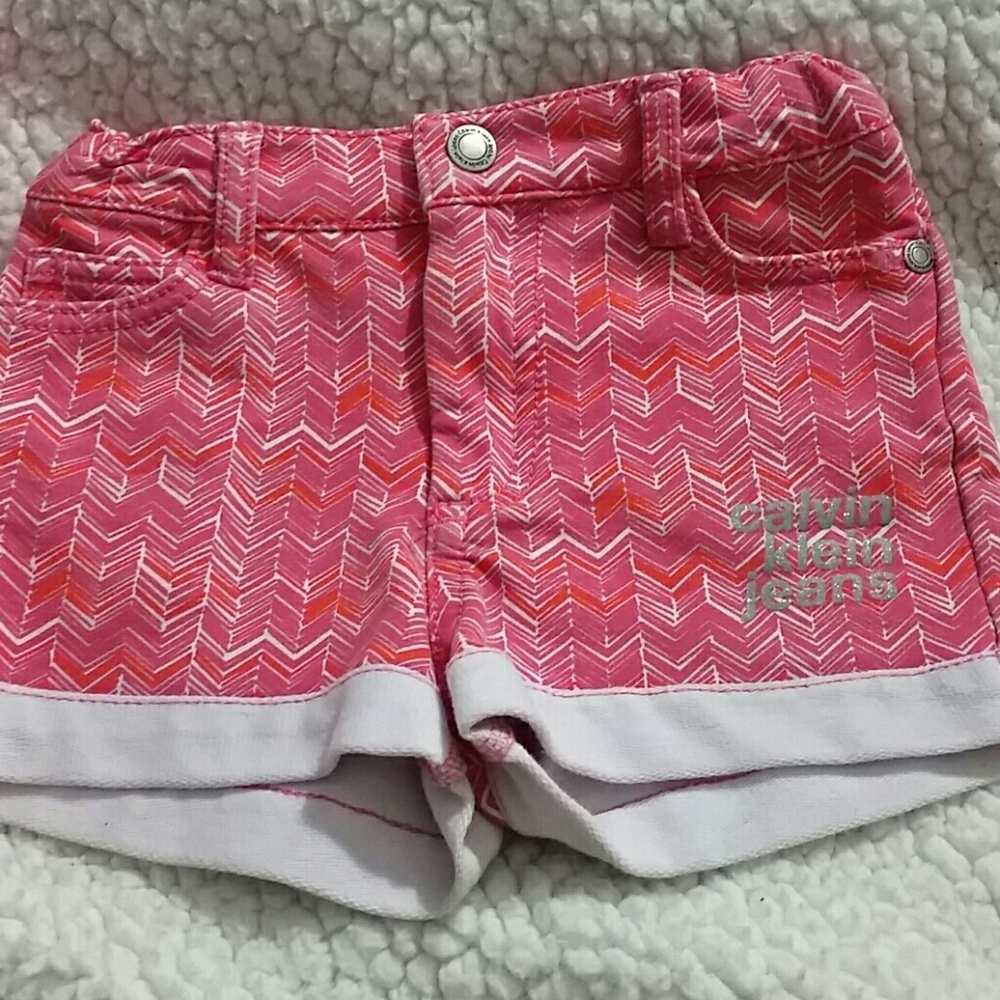 Calvin klein toddler girl ruffled top shorts set. - Picture 2 of 3